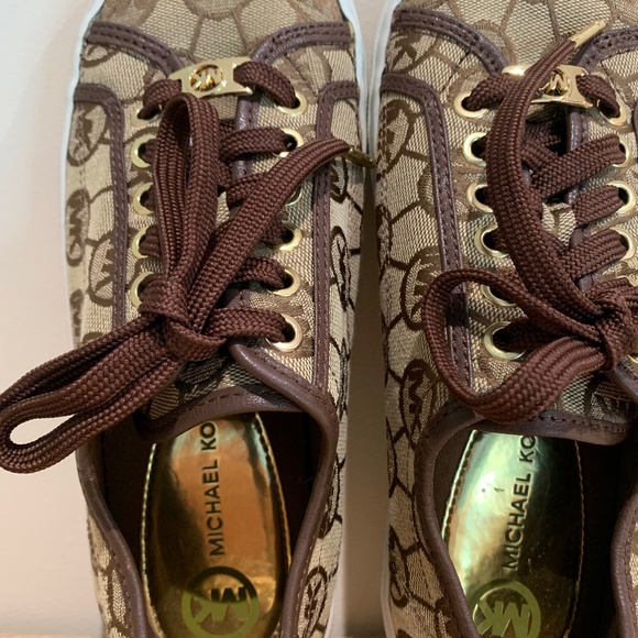 MICHAEL KORS shoes SZ 7  logo signature print lace-up sneakers - Picture 9 of 11